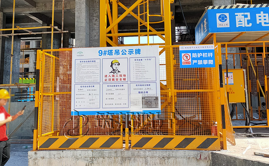 塔吊護(hù)欄，建筑工地塔吊基礎(chǔ)護(hù)欄